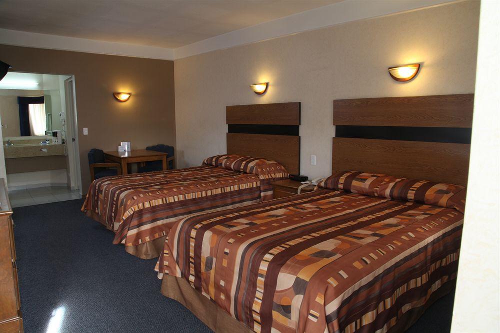 American Inn Hotel & Suites Parral מראה חיצוני תמונה