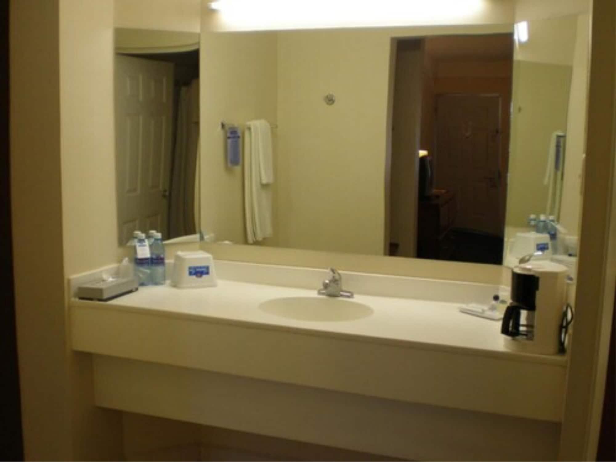 American Inn Hotel & Suites Parral מראה חיצוני תמונה