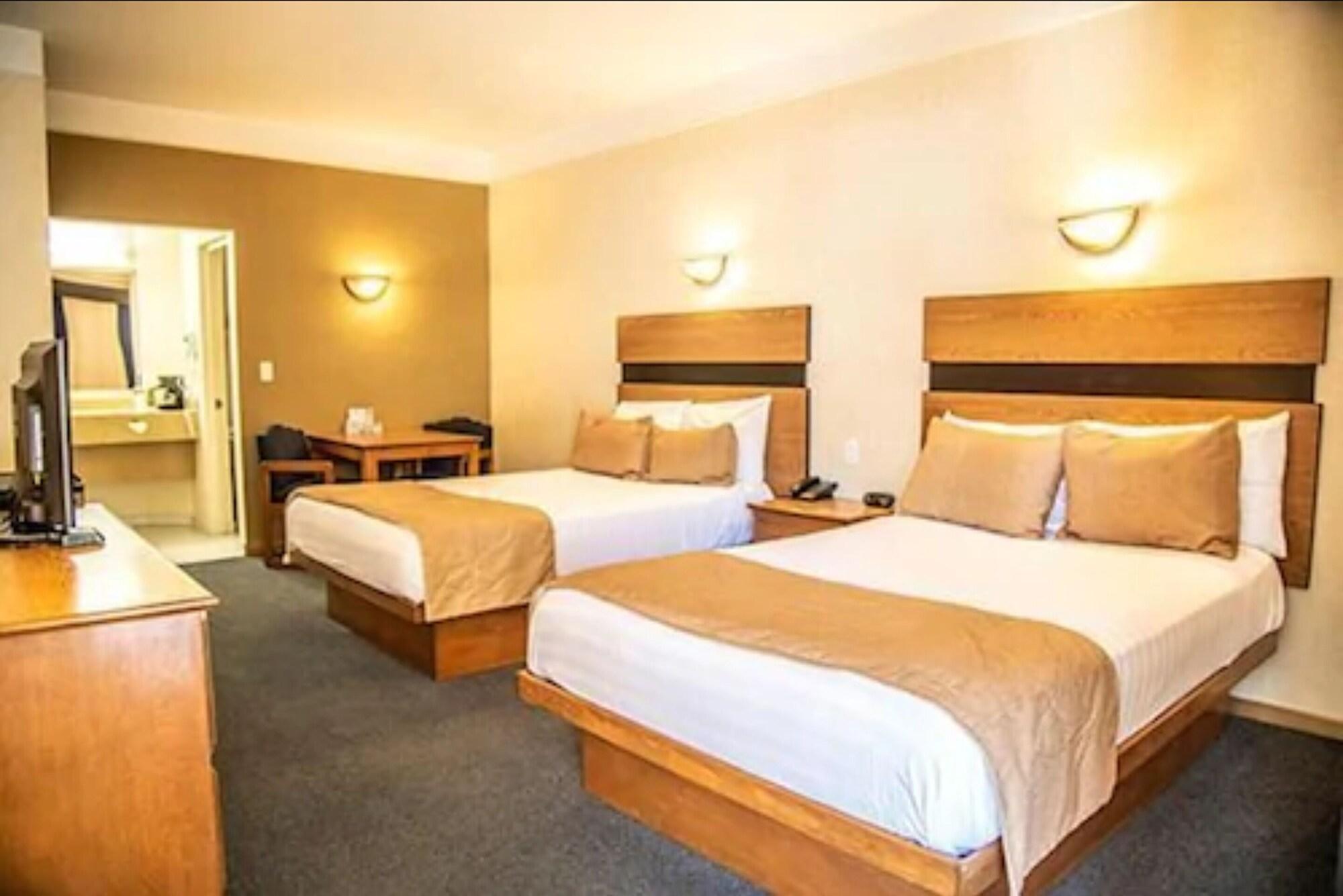 American Inn Hotel & Suites Parral מראה חיצוני תמונה