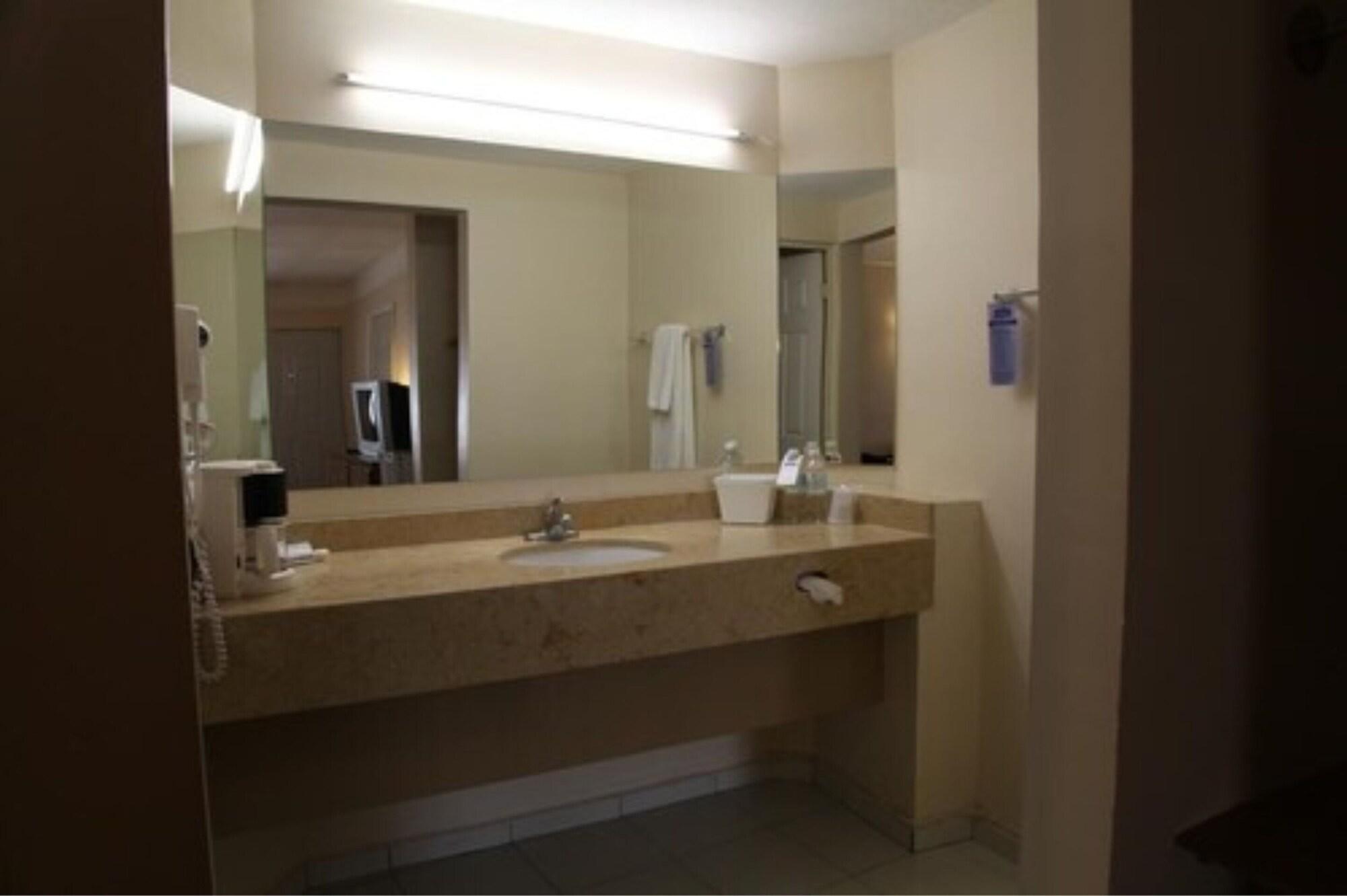 American Inn Hotel & Suites Parral מראה חיצוני תמונה