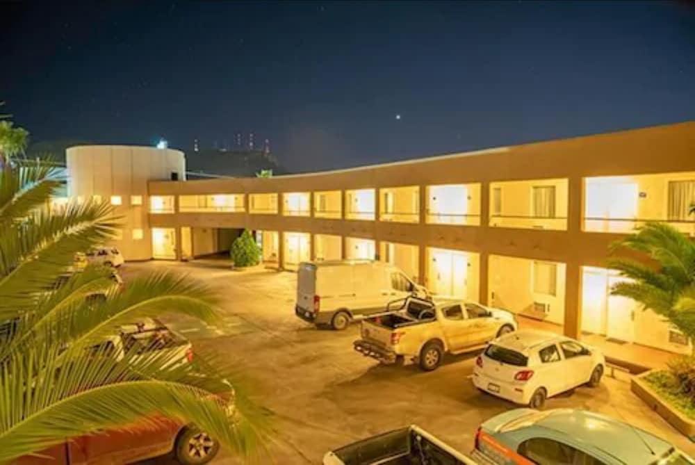 American Inn Hotel & Suites Parral מראה חיצוני תמונה