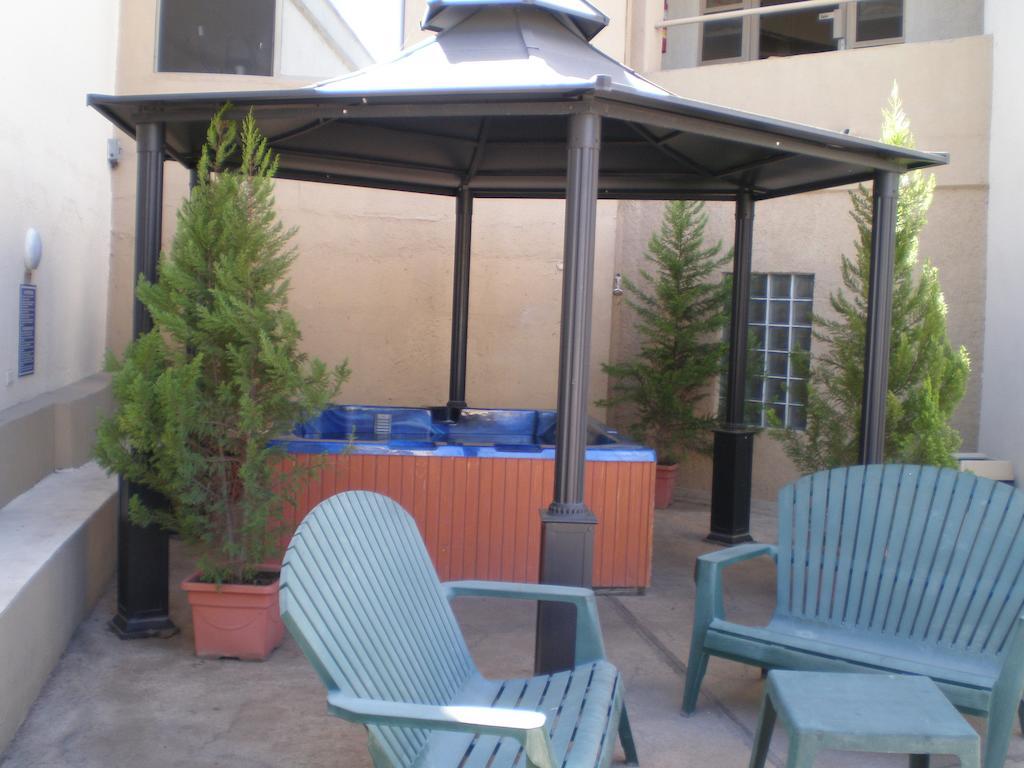 American Inn Hotel & Suites Parral מראה חיצוני תמונה