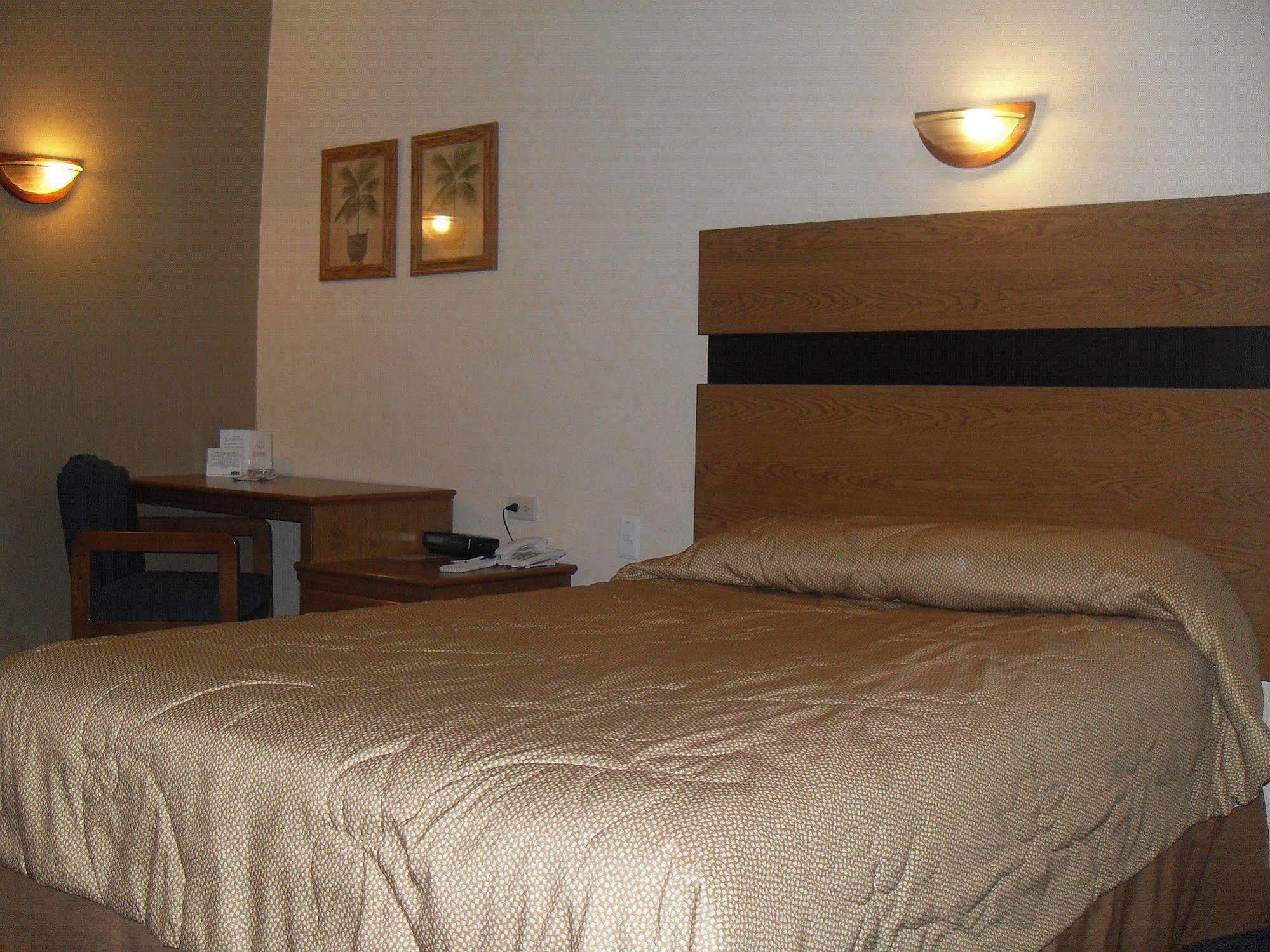 American Inn Hotel & Suites Parral מראה חיצוני תמונה