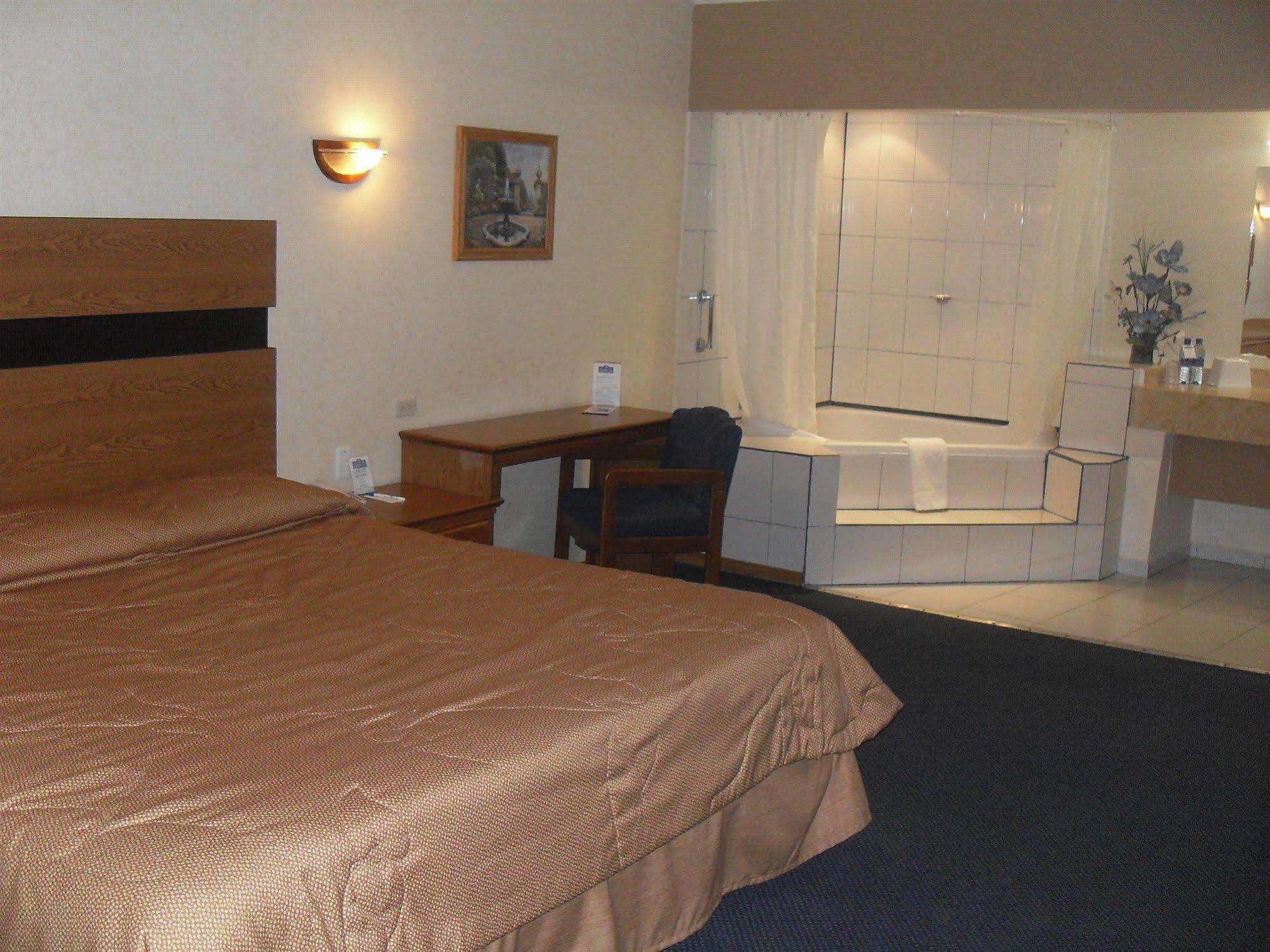 American Inn Hotel & Suites Parral מראה חיצוני תמונה