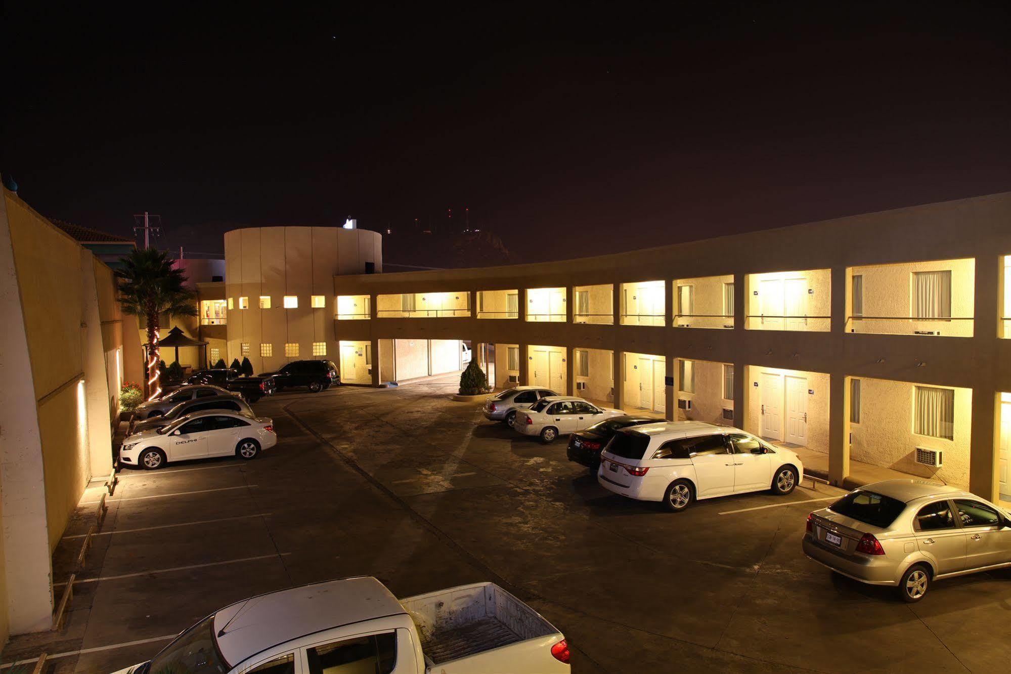 American Inn Hotel & Suites Parral מראה חיצוני תמונה
