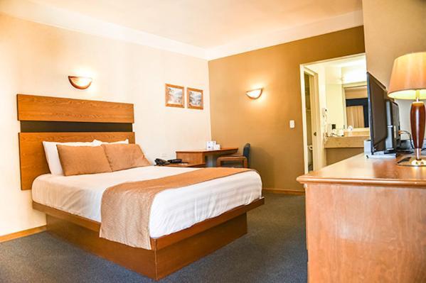 American Inn Hotel & Suites Parral מראה חיצוני תמונה